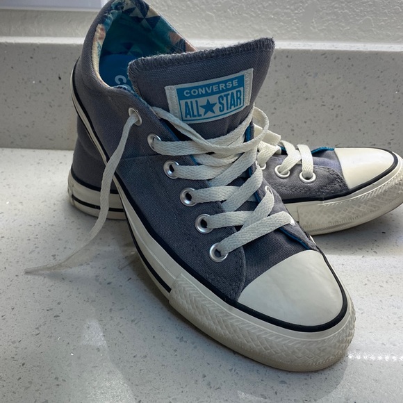 Converse Shoes - Converse size 7